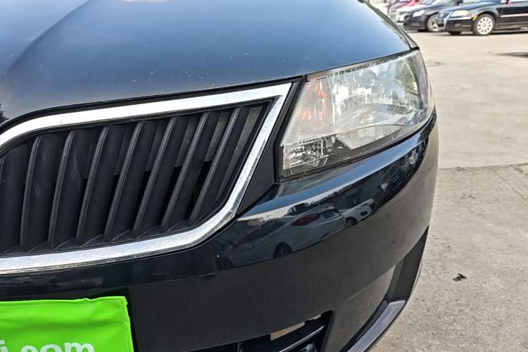 Used Skoda Rapid 2016 1.6L Automatic Front-Wheel Drive Model Left Front Headlight