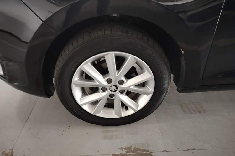 Used Skoda Rapid 2016 1.6L Manual Trend Edition Left Front Wheel Hub