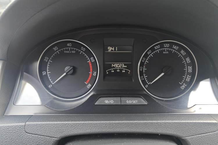 Used Skoda Rapid 2016 1.6L Automatic Zunxing Edition Odometer Close Up