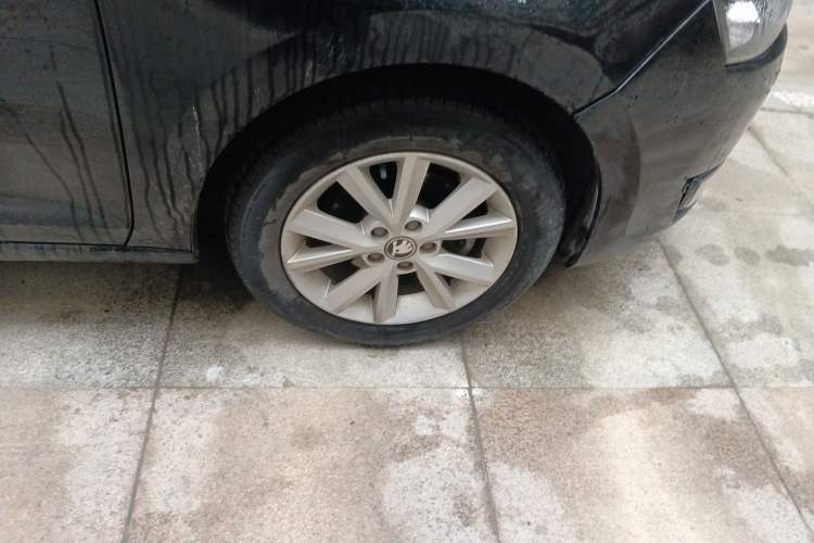 Used Skoda Rapid 2016 1.6L Manual Trend Edition Right Front Wheel Hub