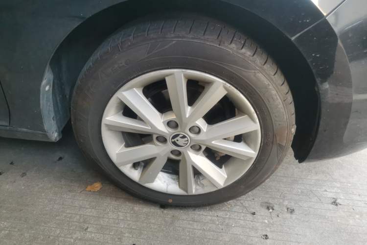 Used Skoda Rapid 2016 1.6L Automatic Chuanxing Edition Right Front Wheel Hub