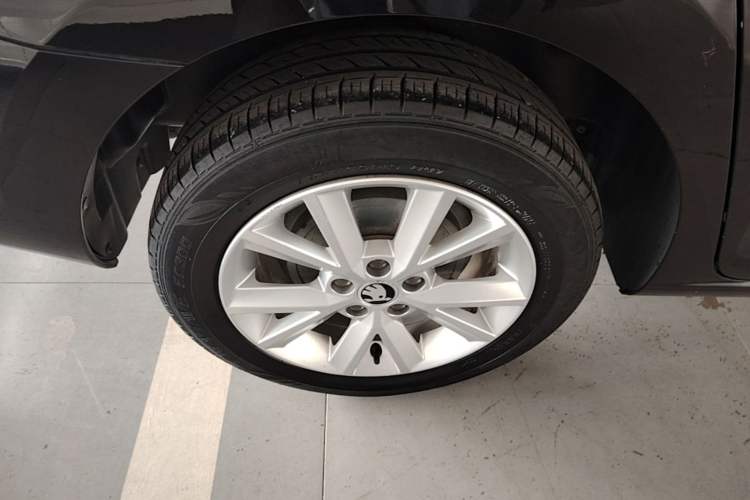 Used Skoda Rapid 2016 1.6L Manual Trend Edition Right Rear Wheel Hub