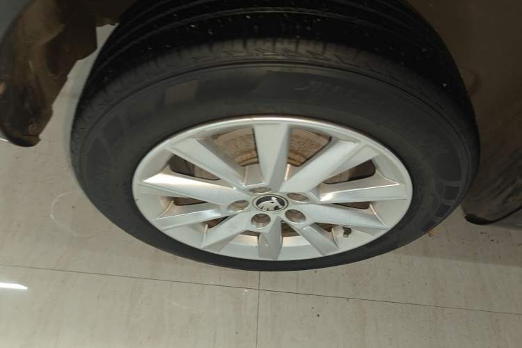 Used Skoda Rapid 2016 1.6L Automatic Zunxing Edition Right Rear Wheel Hub
