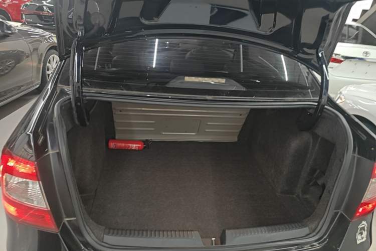 Used Skoda Rapid 2016 1.6L Automatic Zunxing Edition Trunk