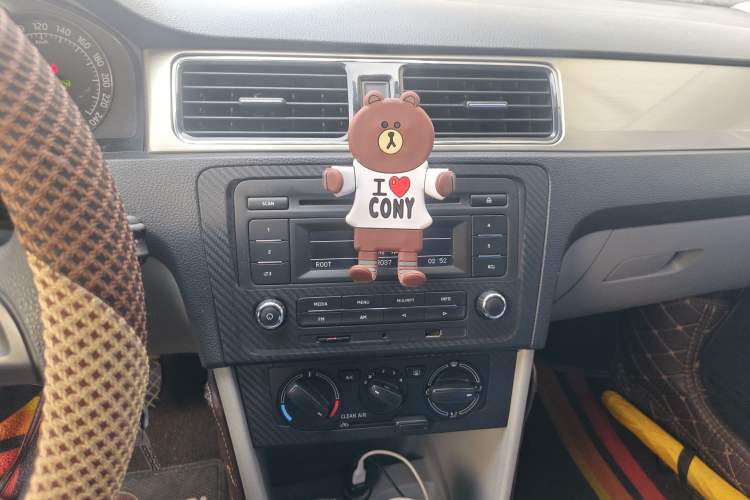 Used Skoda Rapid 2016 1.6L Automatic Chuanxing Edition Audio And AC Panel