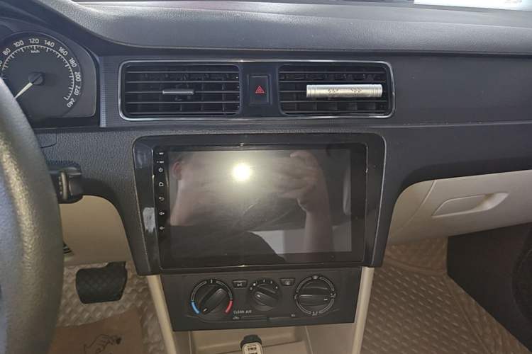Used Skoda Rapid 2016 1.6L Automatic Chuanxing Edition Audio And AC Panel