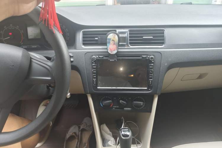 Used Skoda Rapid 2016 1.6L Automatic Chuanxing Edition Audio And AC Panel