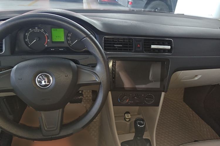 Used Skoda Rapid 2016 1.6L Automatic Chuanxing Edition Center Console