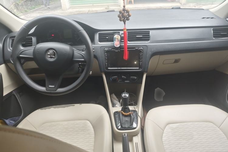 Used Skoda Rapid 2016 1.6L Automatic Chuanxing Edition Center Console