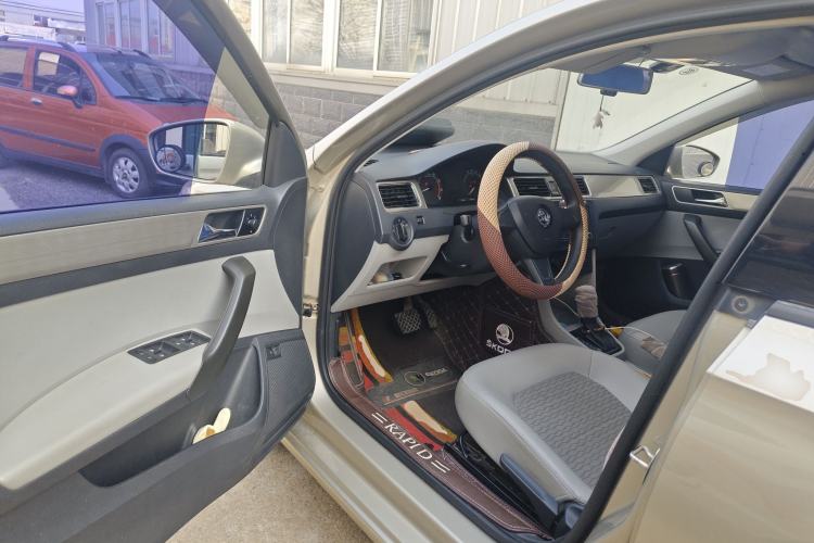 Used Skoda Rapid 2016 1.6L Automatic Chuanxing Edition Driver Seat