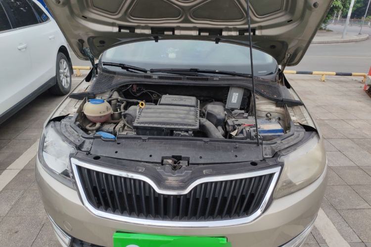 Used Skoda Rapid 2016 1.6L Manual Trend Edition Engine Bay