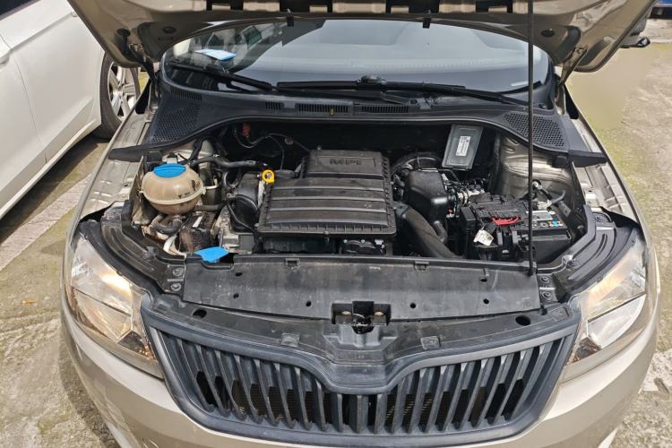 Used Skoda Rapid 2016 1.4L Manual Front-Wheel Drive Model Engine Bay