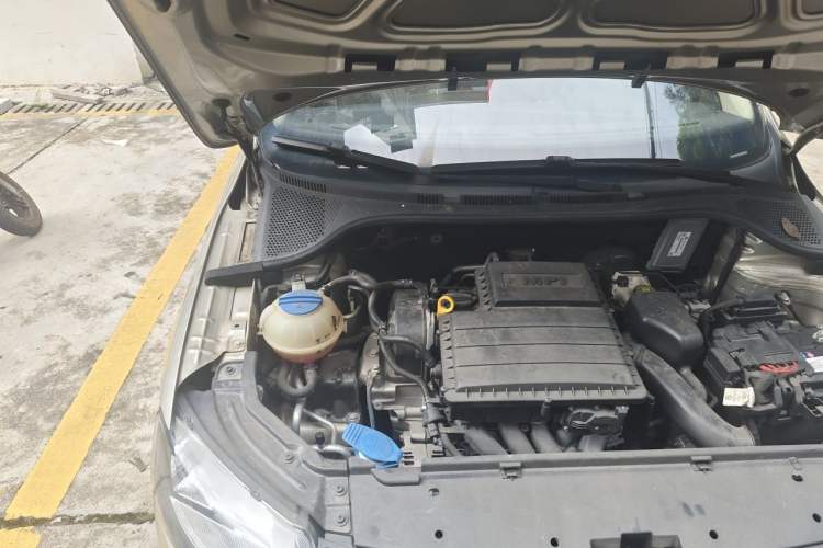 Used Skoda Rapid 2016 1.6L Automatic Chuanxing Edition Engine Bay Right