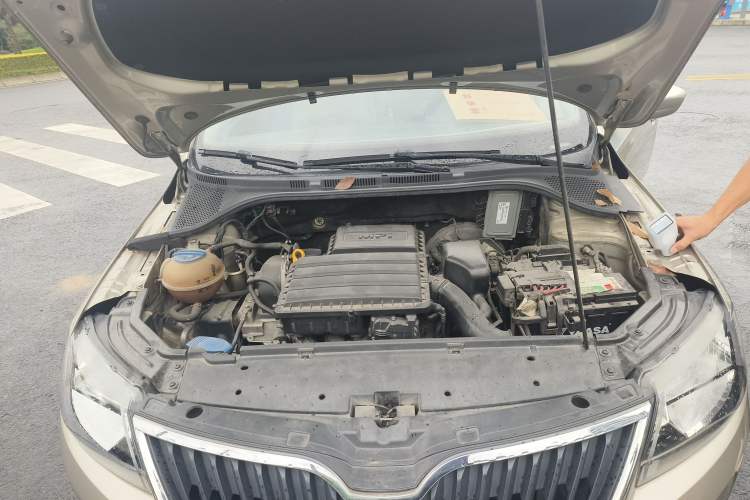 Used Skoda Rapid 2016 1.6L Automatic Chuanxing Edition Engine Bay