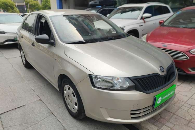Used Skoda Rapid 2016 1.4L Manual Front-Wheel Drive Model Exterior 2
