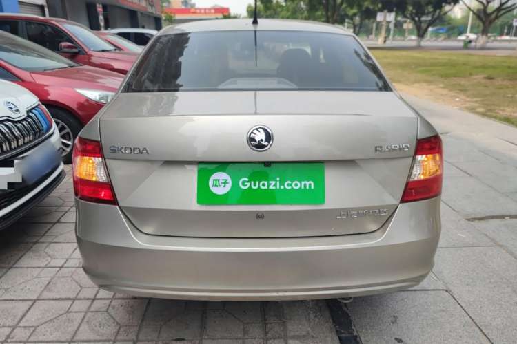 Used Skoda Rapid 2016 1.4L Manual Front-Wheel Drive Model Exterior 4