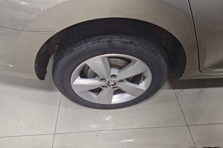 Used Skoda Rapid 2016 1.6L Automatic Chuanxing Edition Exterior 5