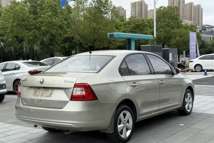 Used Skoda Rapid 2016 1.6L Automatic Chuanxing Edition Exterior 5
