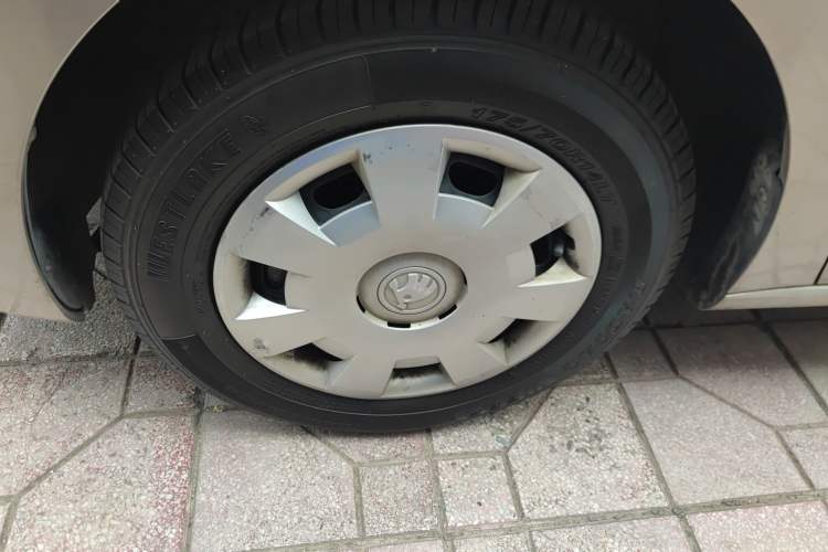 Used Skoda Rapid 2016 1.4L Manual Front-Wheel Drive Model Exterior 7