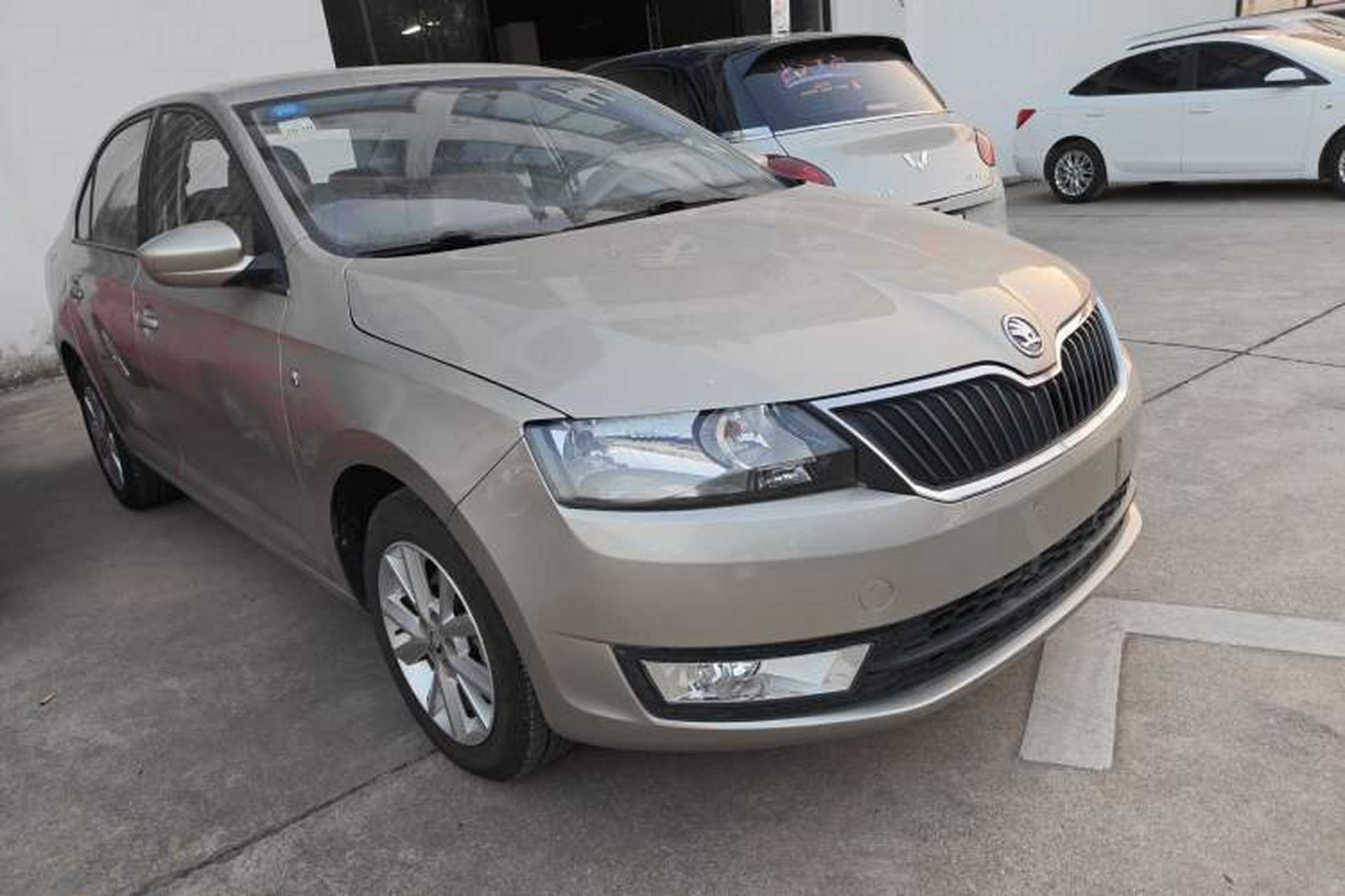 Used Skoda Rapid 2016 1.6L Automatic Chuanxing Edition Front Right 45 Deg