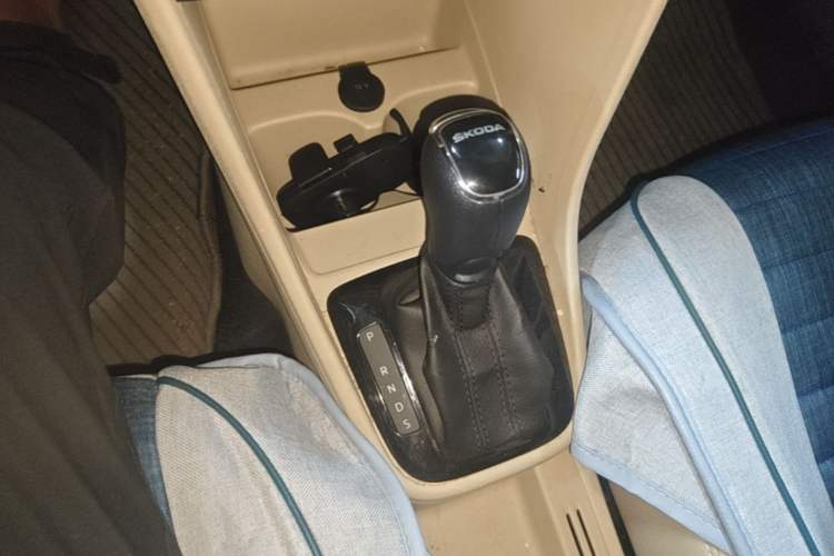 Used Skoda Rapid 2016 1.6L Automatic Chuanxing Edition Gear Lever
