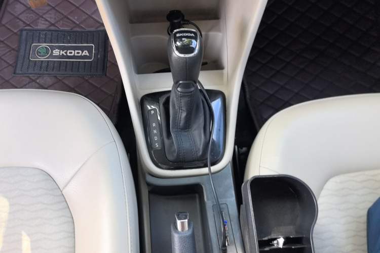 Used Skoda Rapid 2016 1.6L Automatic Chuanxing Edition Gear Lever