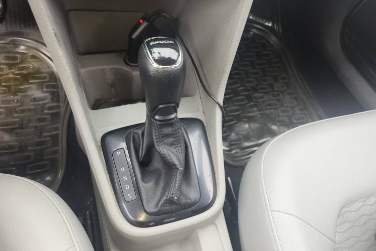 Used Skoda Rapid 2016 1.6L Automatic Chuanxing Edition Gear Lever