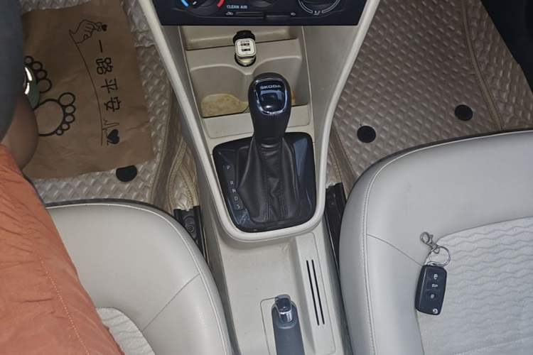 Used Skoda Rapid 2016 1.6L Automatic Chuanxing Edition Gear Lever