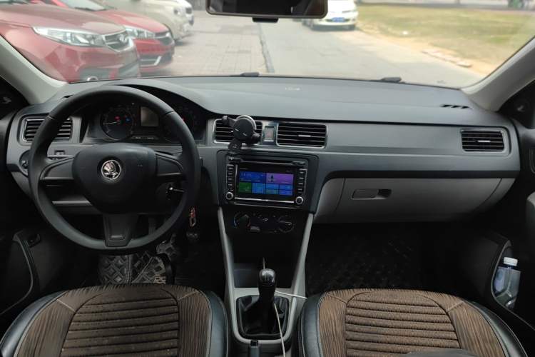 Used Skoda Rapid 2016 1.4L Manual Front-Wheel Drive Model Interior 2