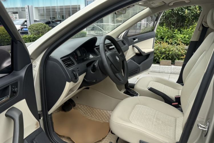 Used Skoda Rapid 2016 1.6L Automatic Chuanxing Edition Interior 4