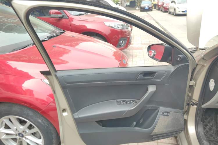 Used Skoda Rapid 2016 1.4L Manual Front-Wheel Drive Model Interior 7