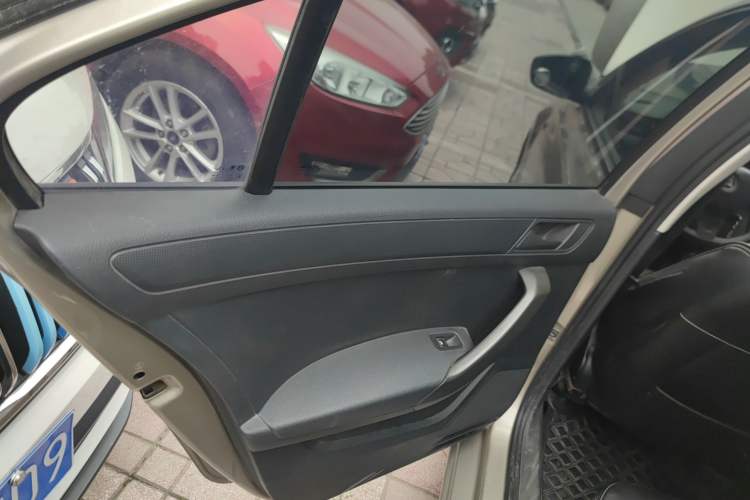 Used Skoda Rapid 2016 1.4L Manual Front-Wheel Drive Model Interior 8