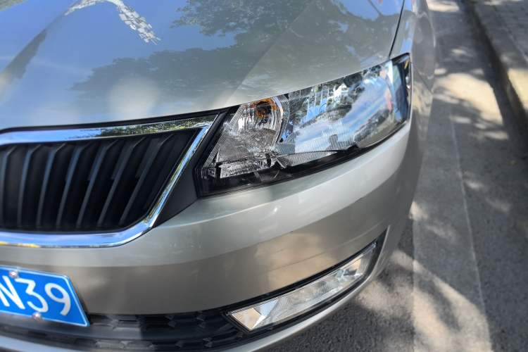 Used Skoda Rapid 2016 1.6L Automatic Chuanxing Edition Left Front Headlight