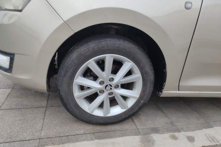Used Skoda Rapid 2016 1.6L Manual Trend Edition Left Front Wheel Hub
