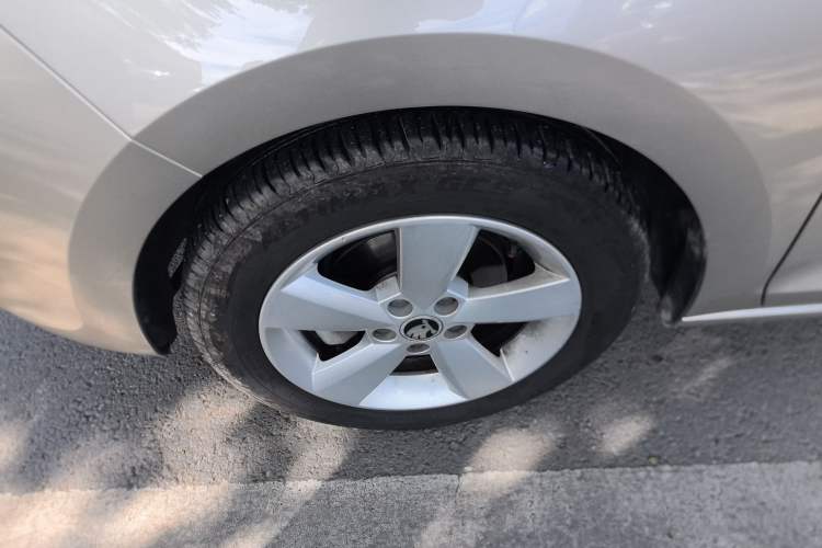 Used Skoda Rapid 2016 1.6L Automatic Chuanxing Edition Left Front Wheel Hub