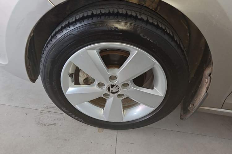 Used Skoda Rapid 2016 1.6L Automatic Chuanxing Edition Left Front Wheel Hub