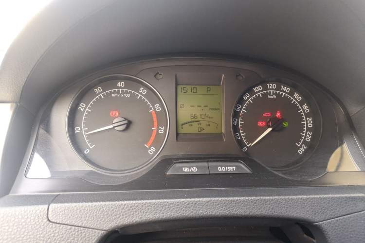 Used Skoda Rapid 2016 1.6L Automatic Chuanxing Edition Odometer Close Up