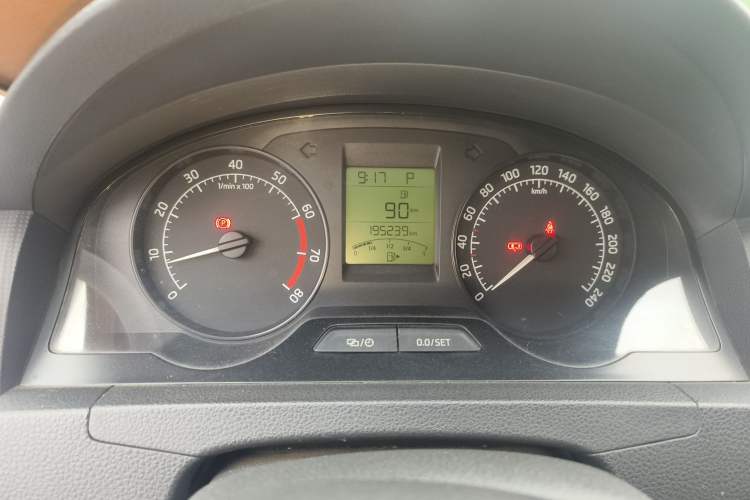 Used Skoda Rapid 2016 1.6L Automatic Chuanxing Edition Odometer Close Up