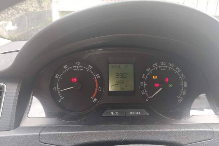 Used Skoda Rapid 2016 1.6L Automatic Chuanxing Edition Odometer Close Up