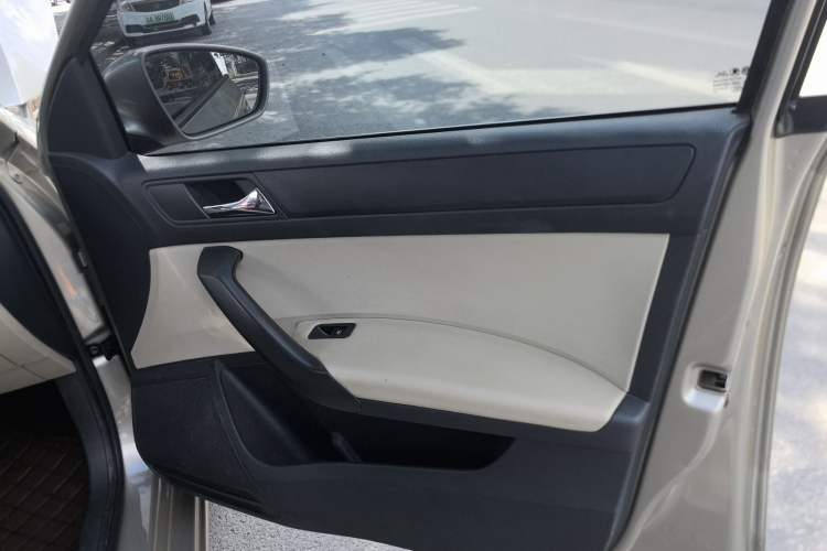 Used Skoda Rapid 2016 1.6L Automatic Chuanxing Edition Right Front Door Interior