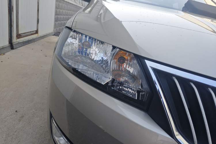Used Skoda Rapid 2016 1.6L Automatic Chuanxing Edition Right Front Headlight