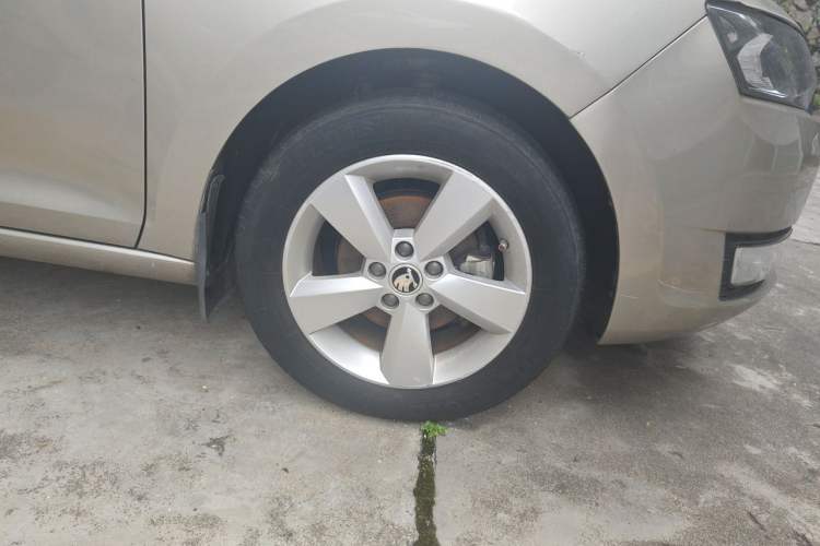 Used Skoda Rapid 2016 1.6L Automatic Chuanxing Edition Right Front Wheel Hub