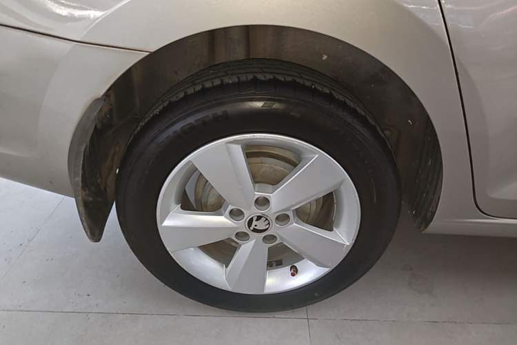 Used Skoda Rapid 2016 1.6L Automatic Chuanxing Edition Right Rear Wheel Hub