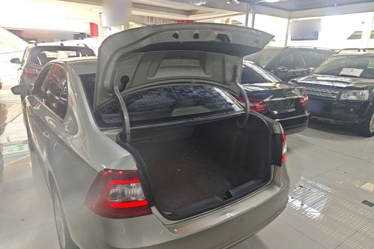 Used Skoda Rapid 2016 1.6L Automatic Chuanxing Edition Trunk