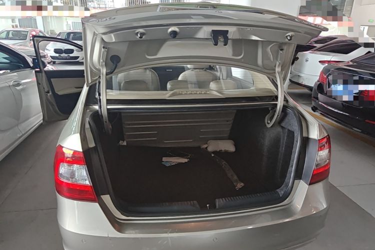 Used Skoda Rapid 2016 1.6L Automatic Chuanxing Edition Trunk