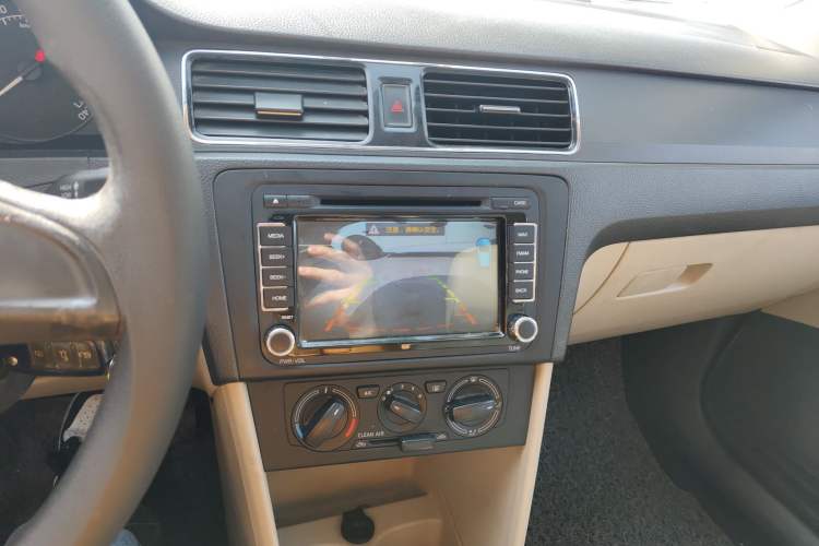 Used Skoda Rapid 2016 1.6L Automatic Chuanxing Edition Audio And AC Panel