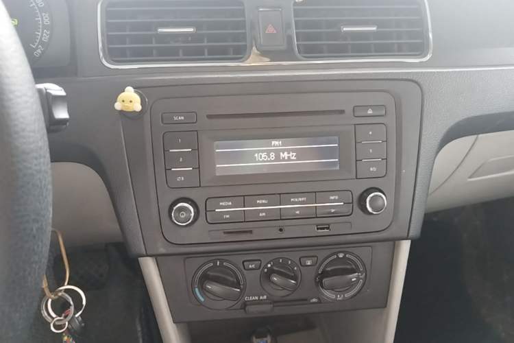 Used Skoda Rapid 2016 1.6L Automatic Chuanxing Edition Audio And AC Panel