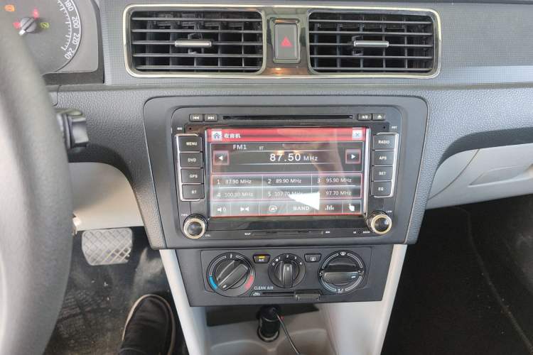 Used Skoda Rapid 2016 1.6L Automatic Chuanxing Edition Audio And AC Panel