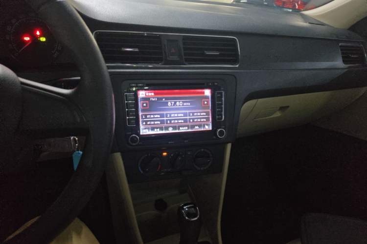 Used Skoda Rapid 2016 1.6L Automatic Chuanxing Edition Audio And AC Panel