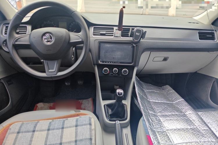 Used Skoda Rapid 2016 1.6L Manual Trend Edition Center Console